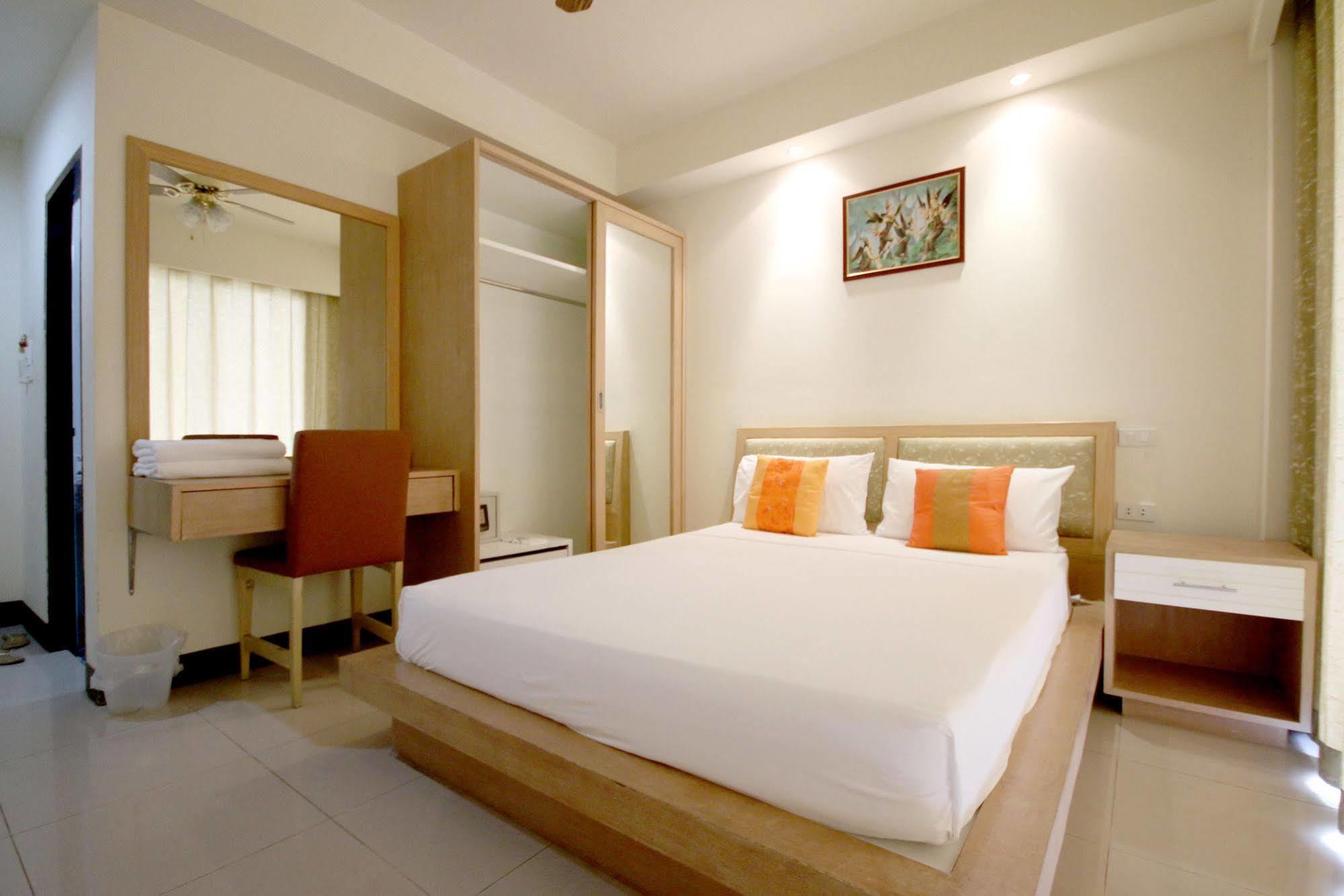 Orange Hotel Patong Luaran gambar